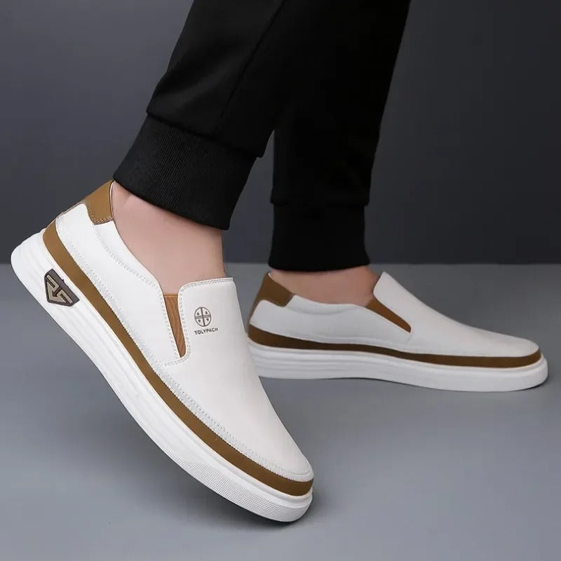 Moderna svarta slip-on-skor för herrar med stilren och enkel design