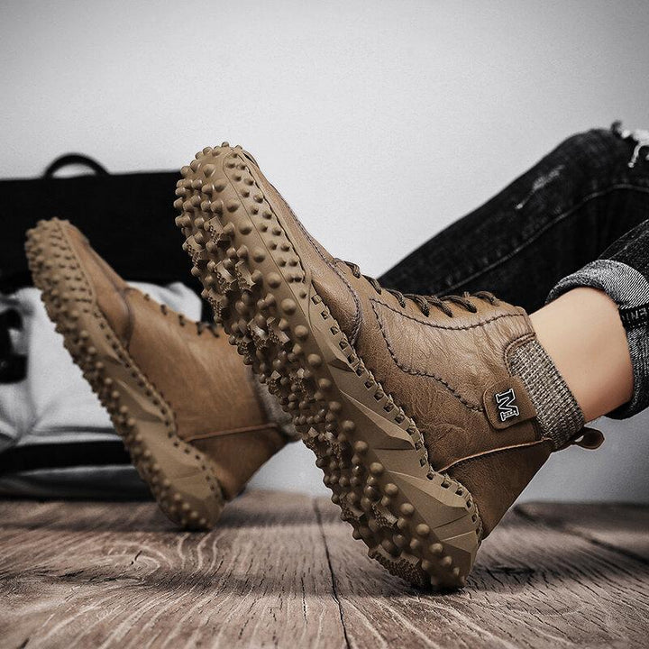 "Män retro PU-läder ankelstövlar, bruna med snörning och rund tå, halkfria gummisula. Eleganta för höst och vinter."