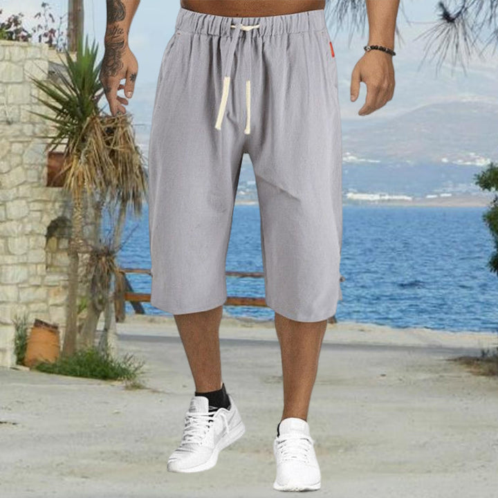 Herr sommarbyxor med dragsko och fickor, lös haremstil, ljusbeige för vardag och strand.