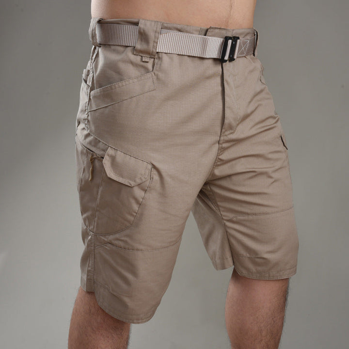 Bakifrån av knälånga vandringsshorts, bekväma friluftskläder för herrar