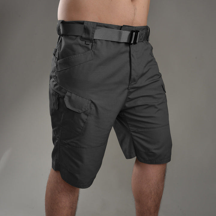 Robust design på cargo shorts för män, idealiska för tuff terräng