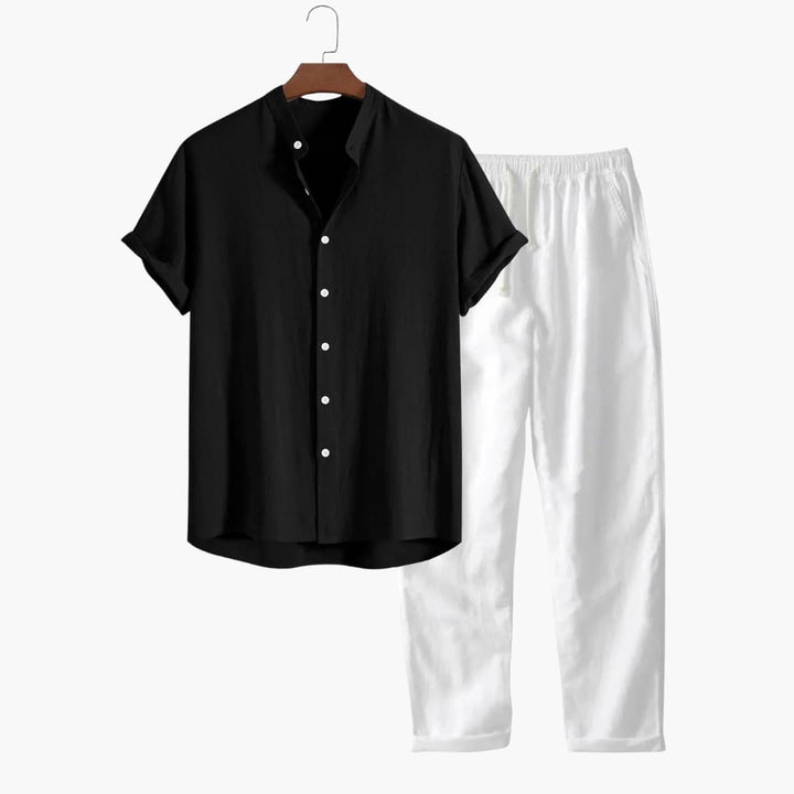 Casual herrset i två delar, kortärmad skjorta & avsmalnande byxor. Idealisk för bekväm och stilren sommar.