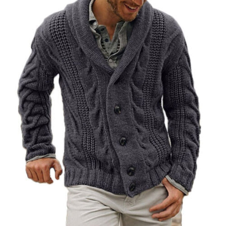 Man i mörkgrå stickad cardigan med klassisk design
