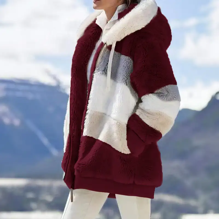 Bekväm höstjacka Layla med huva, mellanlång design för dam. Perfekt för vardagen.