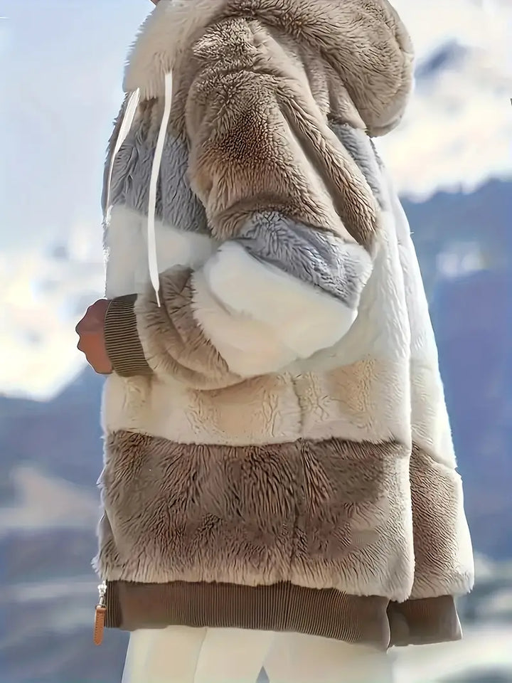 Bekväm mellanlång damjacka Layla, huva, för casual look. Perfekt som höstjacka.