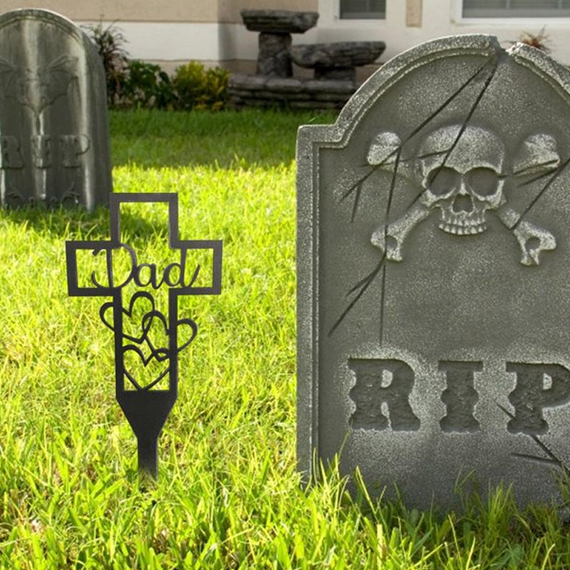 Minnesteck från metall för föräldrar med rosor, robust ståldesign för att hedra minnen på kyrkogårdar och minnesplatser.