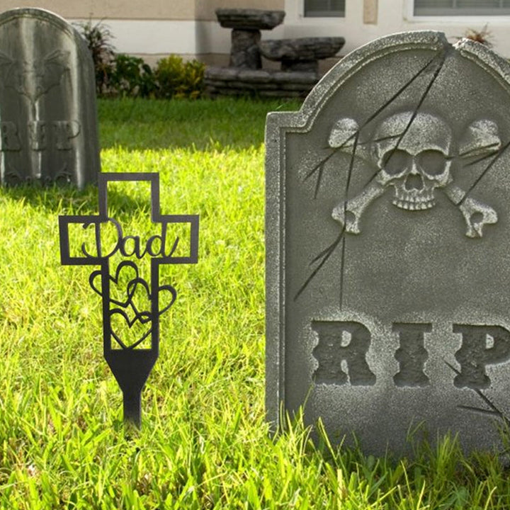 Minnesteck från metall för föräldrar med rosor, robust ståldesign för att hedra minnen på kyrkogårdar och minnesplatser.