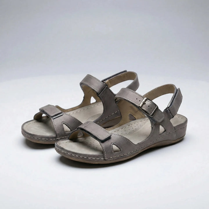 Elegant och funktionell Mia damsandal. Bekväm vardagssko som erbjuder ortopedisk fotvård och stil.