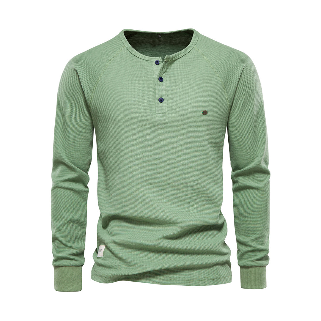Elegant herrskjorta med långa ärmar. Casual stil perfekt för hösten, mångsidig herrkläder.