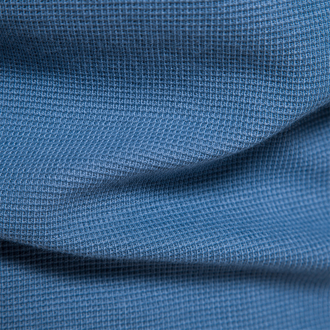Herrskjorta för höstmode. Långa ärmar, stilren design och bekväm våffelstruktur i herrkläder.