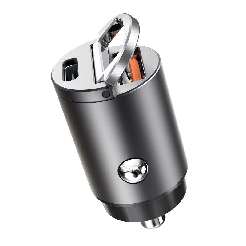 Kompakt biladapter i zinklegering med dubbla USB-portar för snabbladdning, diskret design som passar de flesta enheter i bilen.