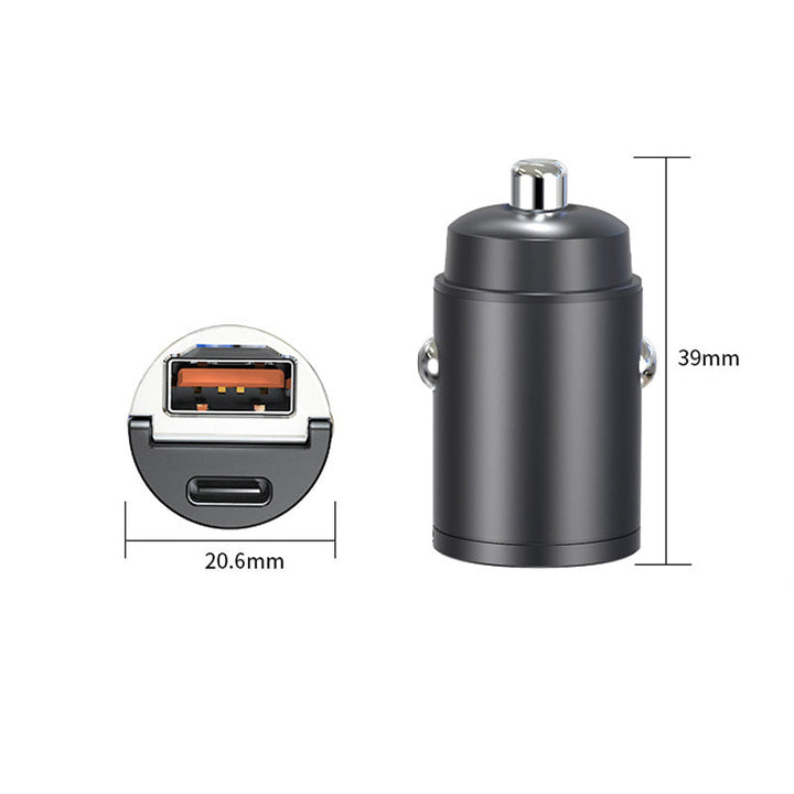 Kompakt biladapter i zinklegering med dubbla USB-portar för snabbladdning, diskret design som passar de flesta enheter i bilen.