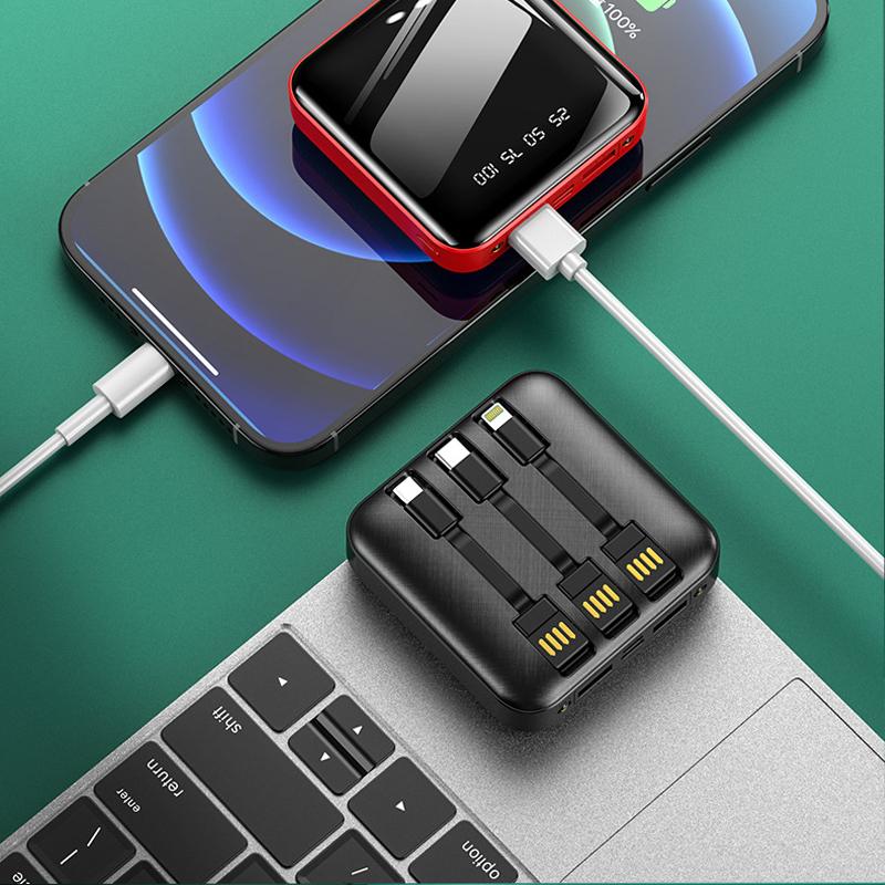 "Mini powerbank med spegelyta, externa kablar; kompakt, elegant design för enkel laddning av enheter på språng."