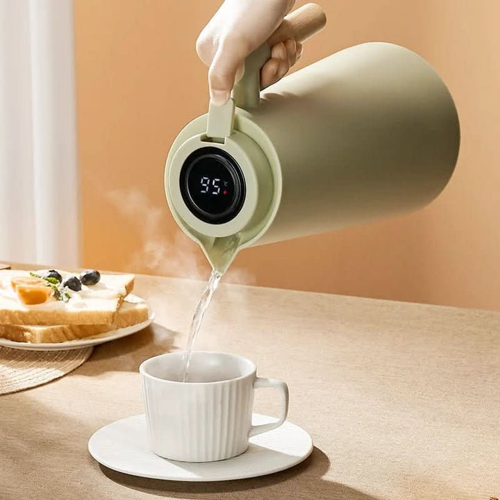 Elegant, modern termosflaska på 1 liter. Perfekt för både varm och kall dryck med sin läcksäkra design.