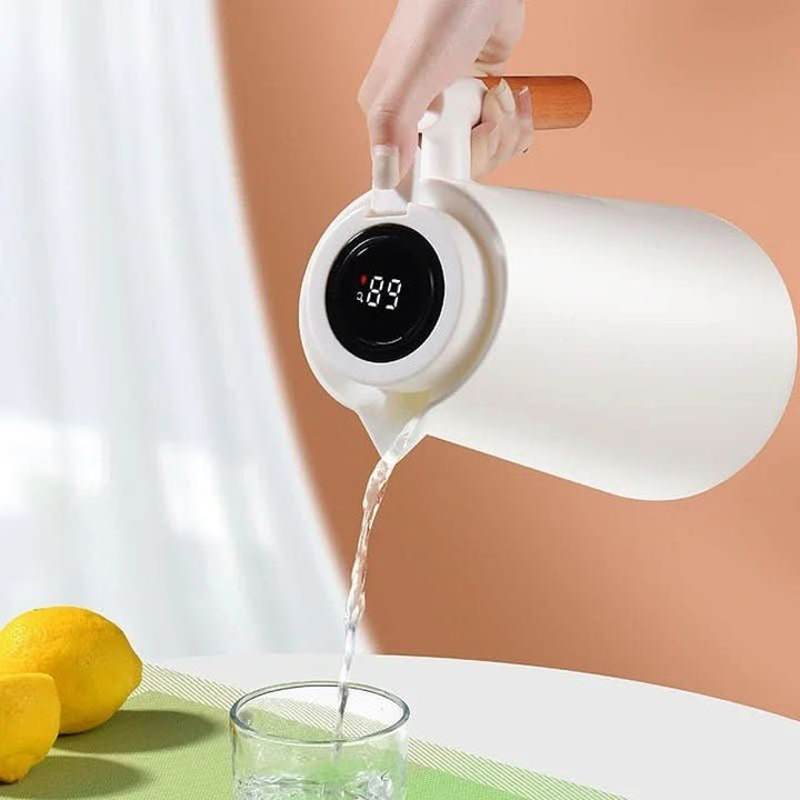 Högkvalitativ 1 liters termosflaska. Minimalistisk design, perfekt för att bevara temperaturen på din dryck.