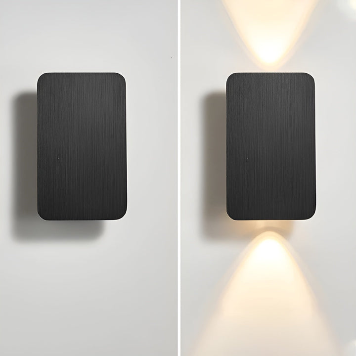 Modern lampa i minimalistisk stil tänd på vit vägg för hemmet