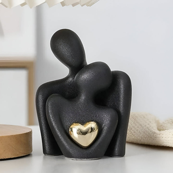 Minimalistisk nordisk parfigur i keramik, symboliserar kärlek. Perfekt heminredning.