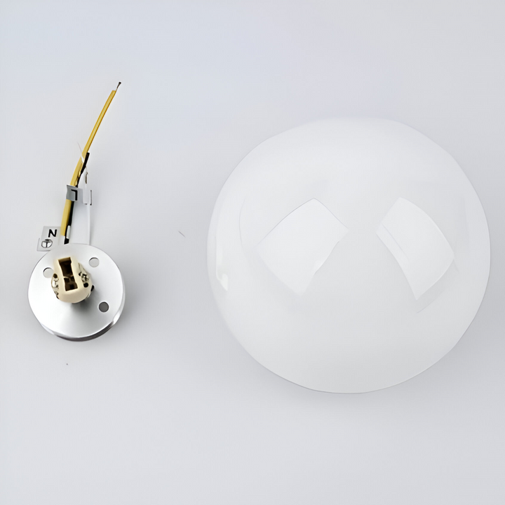 Vacker rund vägglampa i minimalistisk stil, med inbyggd LED för ett modernt hem.