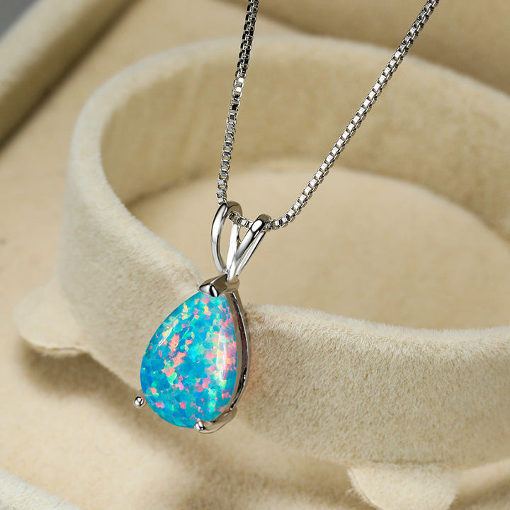 Elegant halsband för dam med droppformad opal i roséguld.