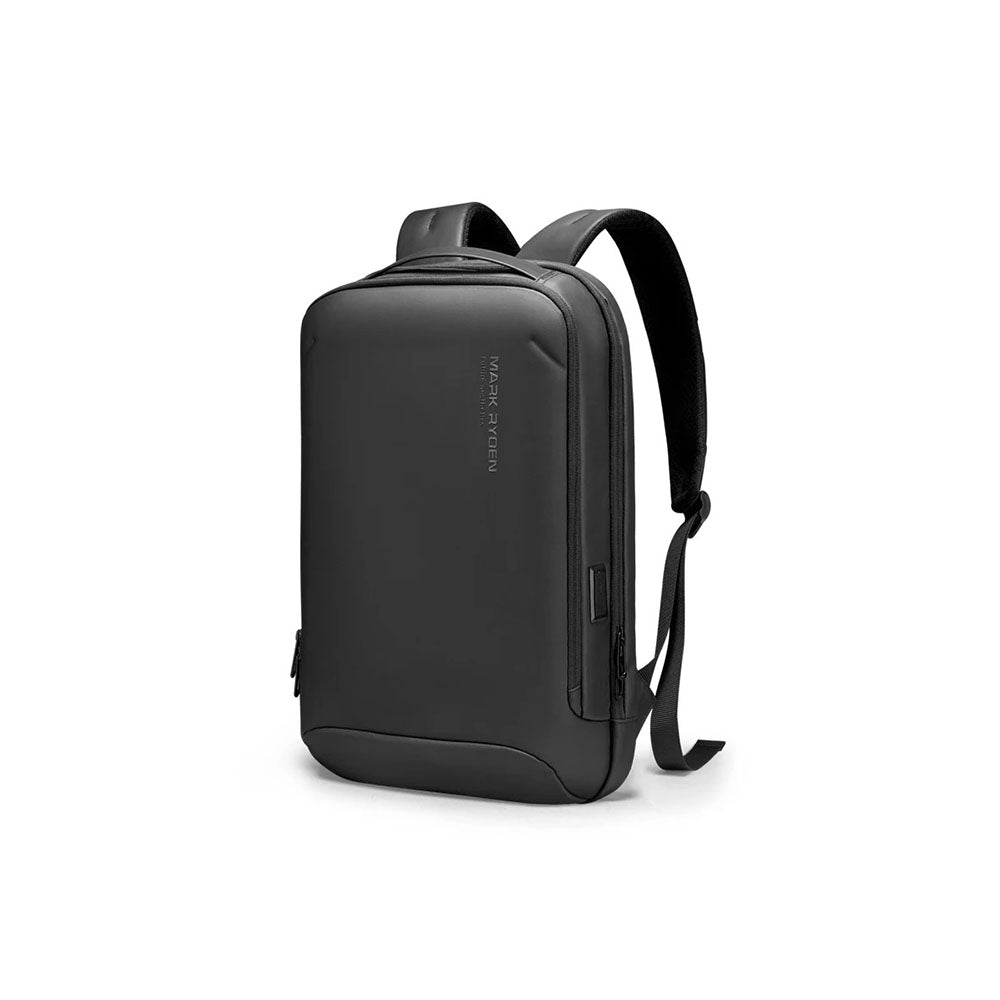 Minimalistisk svart laptopryggsäck med slank profil och hårt skal