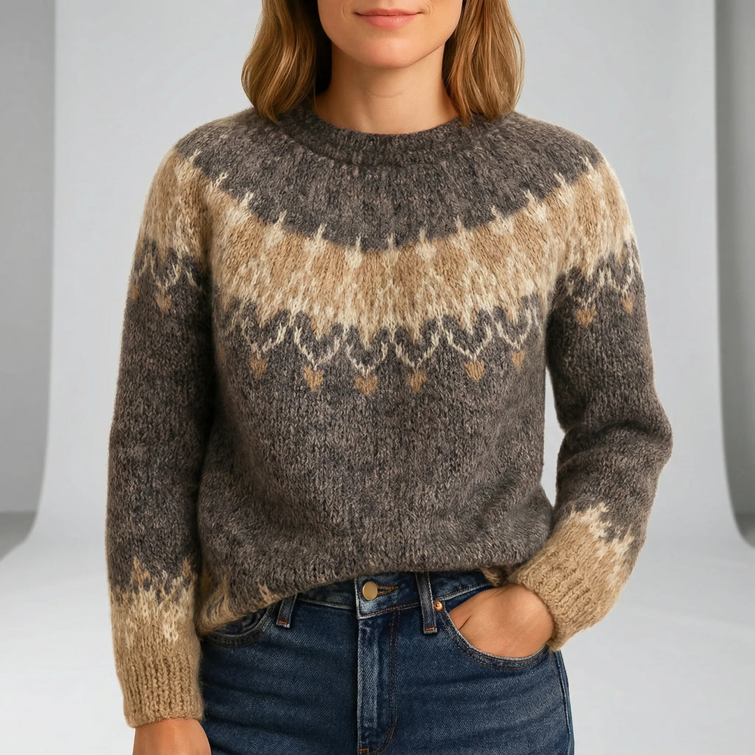 Stilren svart rundhalsad damtröja. En bekväm och mångsidig pullover för damkläder och vardagsbruk.