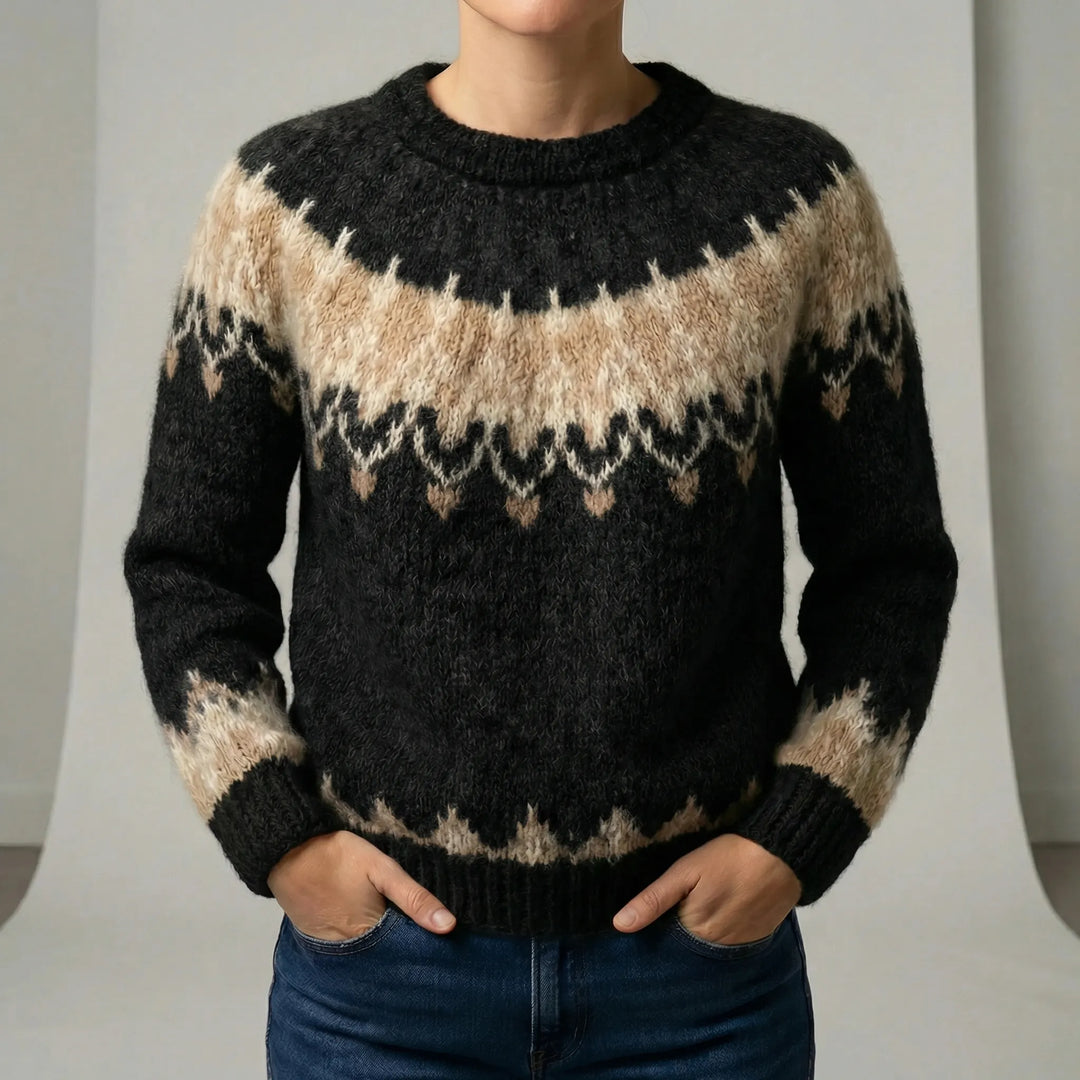 Damtröja med rund hals, 'Kiara'. En stilren grå pullover i mjukt material, perfekt för bekväma dagar.
