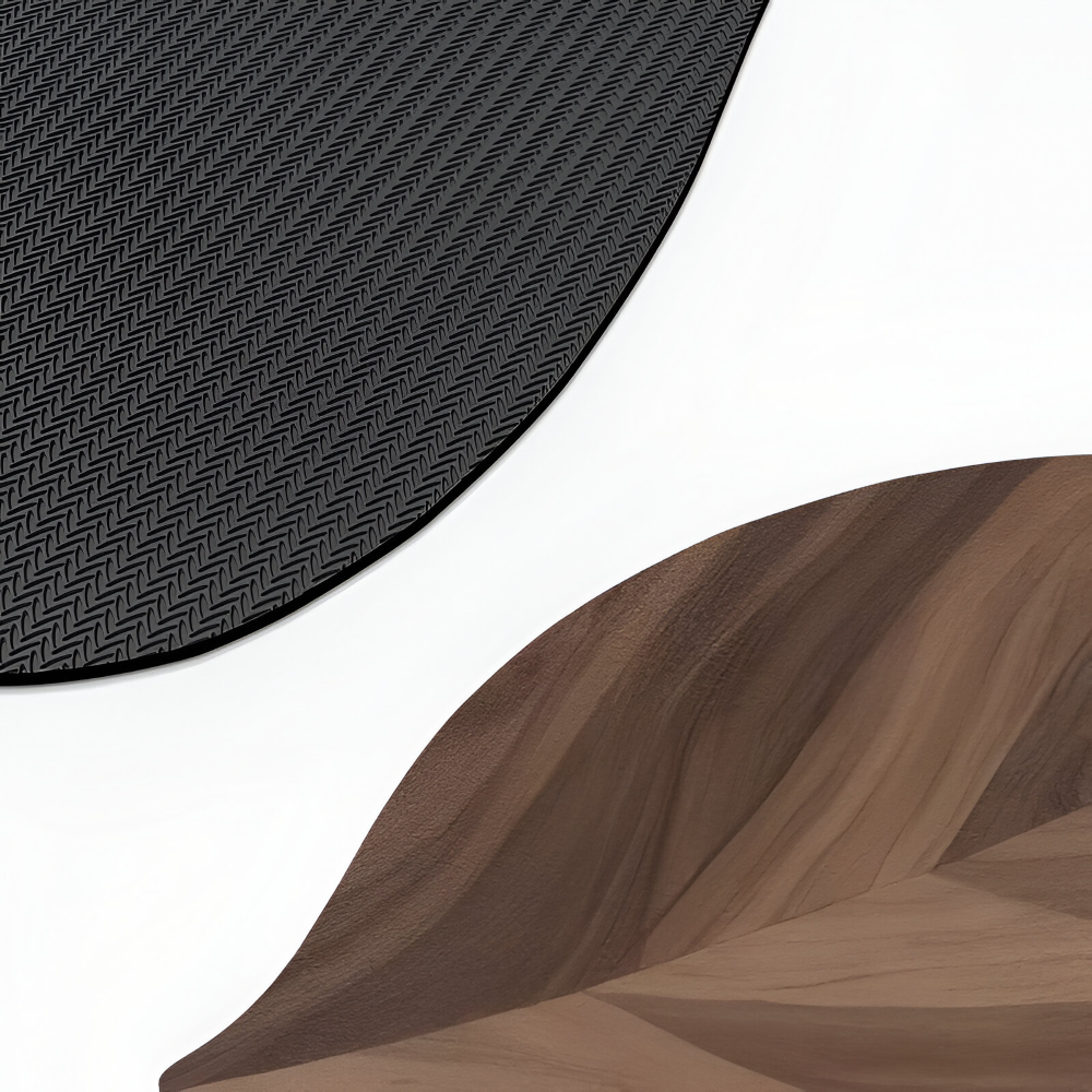 Elegant badrumsmatta med detaljerad lövdesign. Mjuk och dekorativ för hemmets badrum.