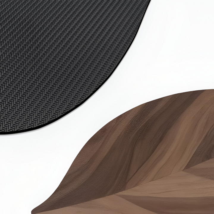 Elegant badrumsmatta med detaljerad lövdesign. Mjuk och dekorativ för hemmets badrum.