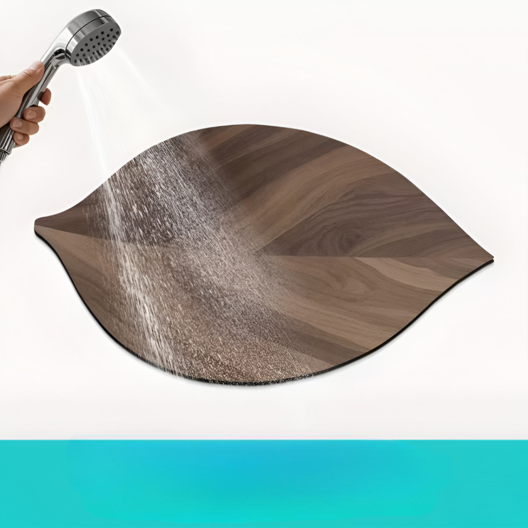 Halkfri badrumsmatta med lövdesign. Optimalt vattenabsorberande och snabbtorkande komfort.