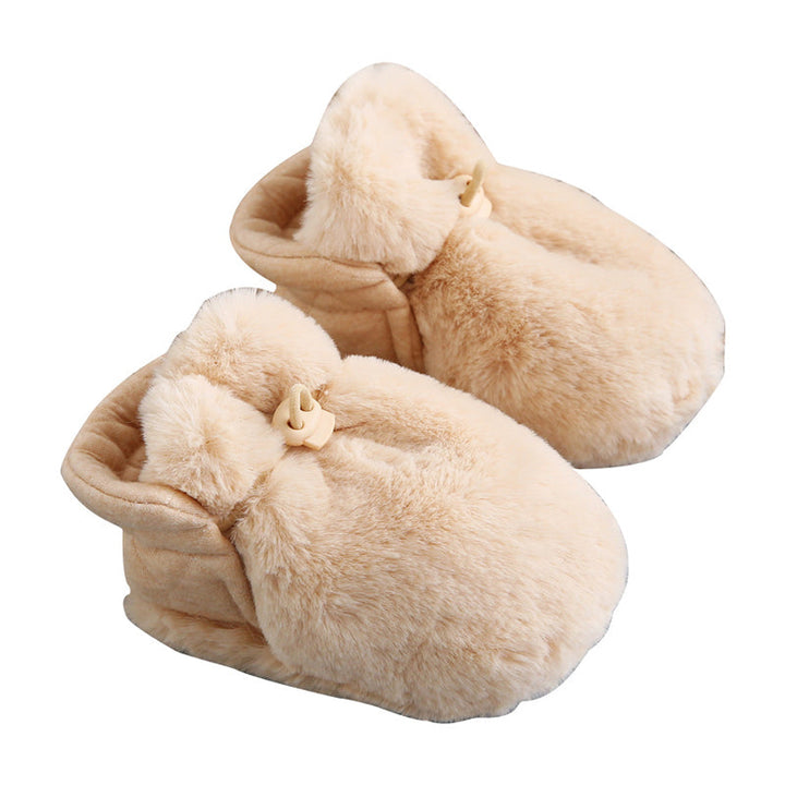 "Mjuka unisex bebis mjuksulor i beige, brun och rosa med elastisk design och halkfri sula, perfekt för små äventyrare."