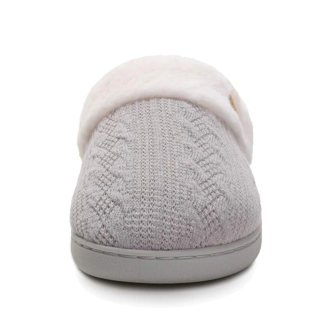 Tofflor för hemmet, varmfodrade med mjuk fleece och halkfri sula. Ger komfort och värme inomhus.