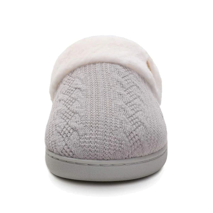Tofflor för hemmet, varmfodrade med mjuk fleece och halkfri sula. Ger komfort och värme inomhus.