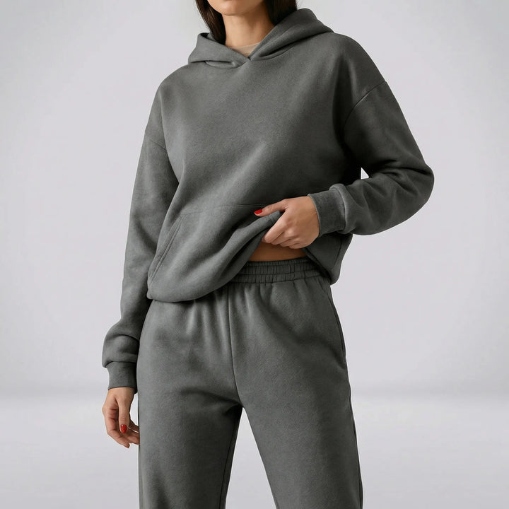 Elegant dam loungewear-set, Mikayla, med huva. Mjukt tyg och bekväm passform för fritid och avkoppling.