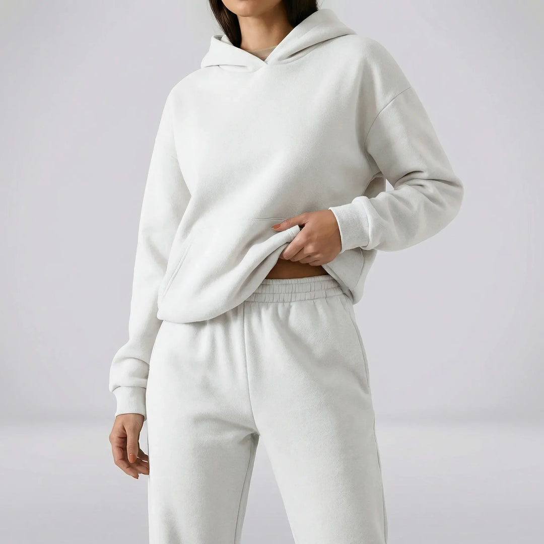 Höstmode för dam: Mjukt loungewear-set med huva. Bekväma mjukisbyxor, perfekt för inomhus.