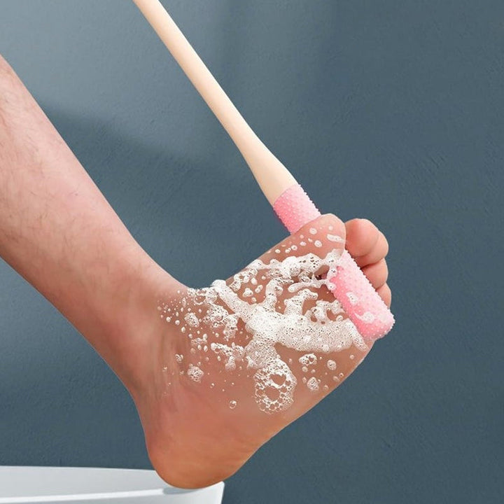 Mjuk grå ergonomisk tåborste med skonsamma borst, perfekt för effektiv fotvård.