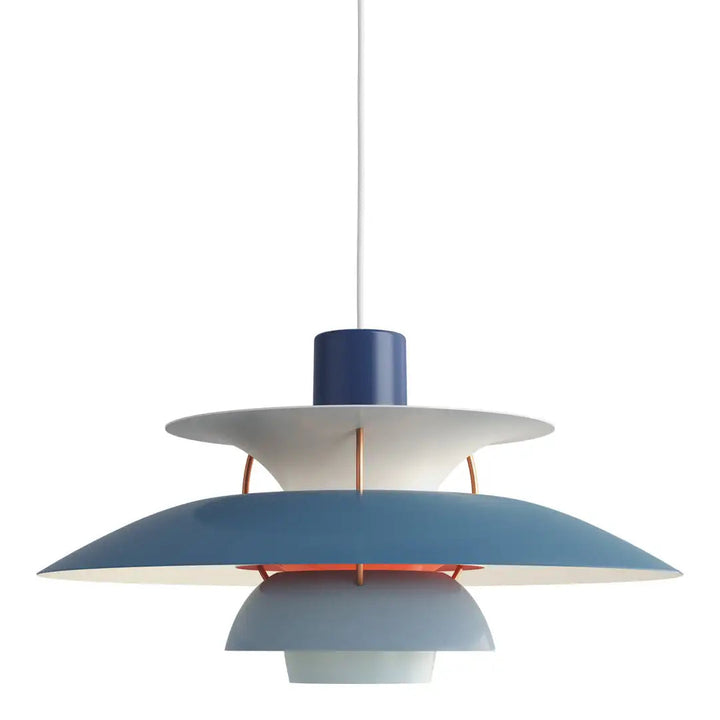 Energieffektiv LED-taklampa, dimbar för flexibel ljussättning i moderna hem.