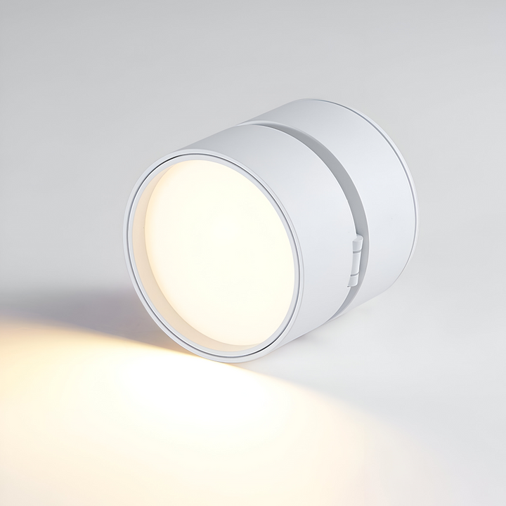 Minimalistisk LED spotlight taklampa, bidrar till en modern och stilren inredning.