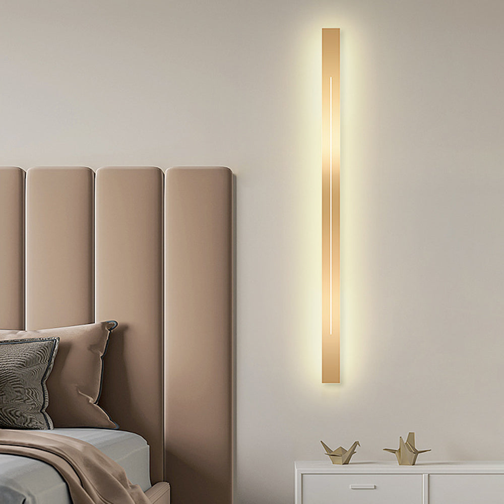 Elegant LED-väggarmatur i svart för vardagsrummet, modern design & belysning.