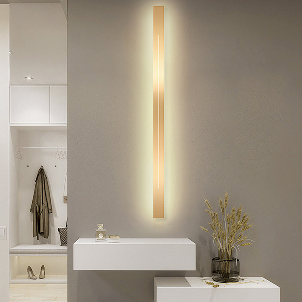 Guld LED-vägglampa design, elegant belysning för modern inomhusmiljö.