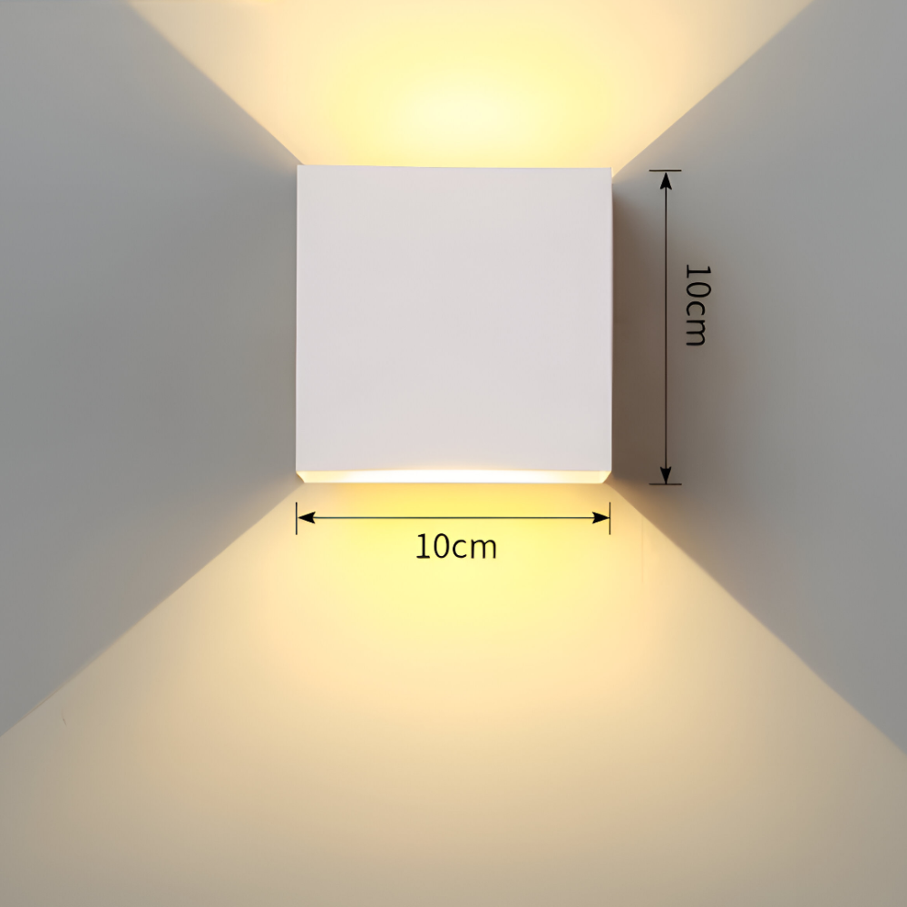 Stilfull LED-vägglampa i nordisk design, skapar funktionell och elegant belysning i moderna hem.