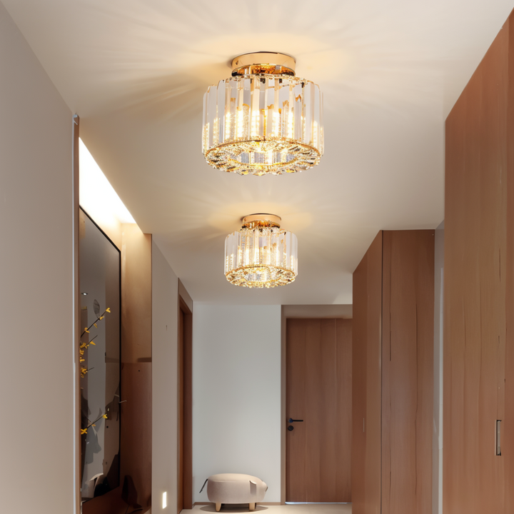 Stilren rund LED-taklampa, perfekt för modern inomhusbelysning i hemmet.