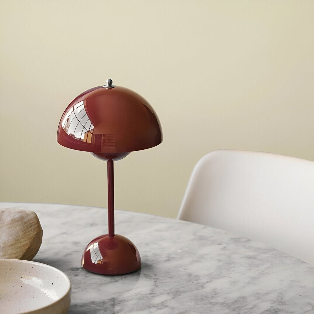 Trådlös uppladdningsbar LED bordslampa i svampdesign, perfekt för modern inredning.