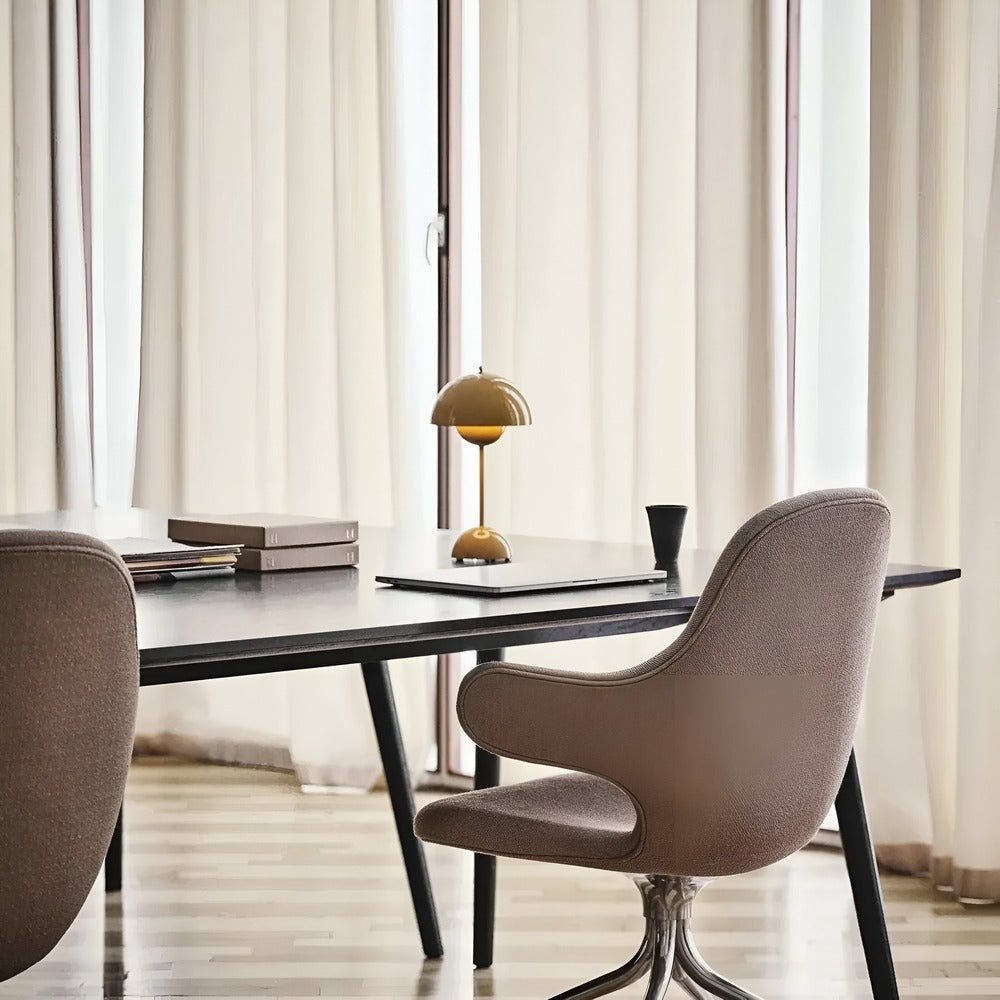 Modern designlampa, sladdlös LED bordslampa i svampform, med justerbar belysning.