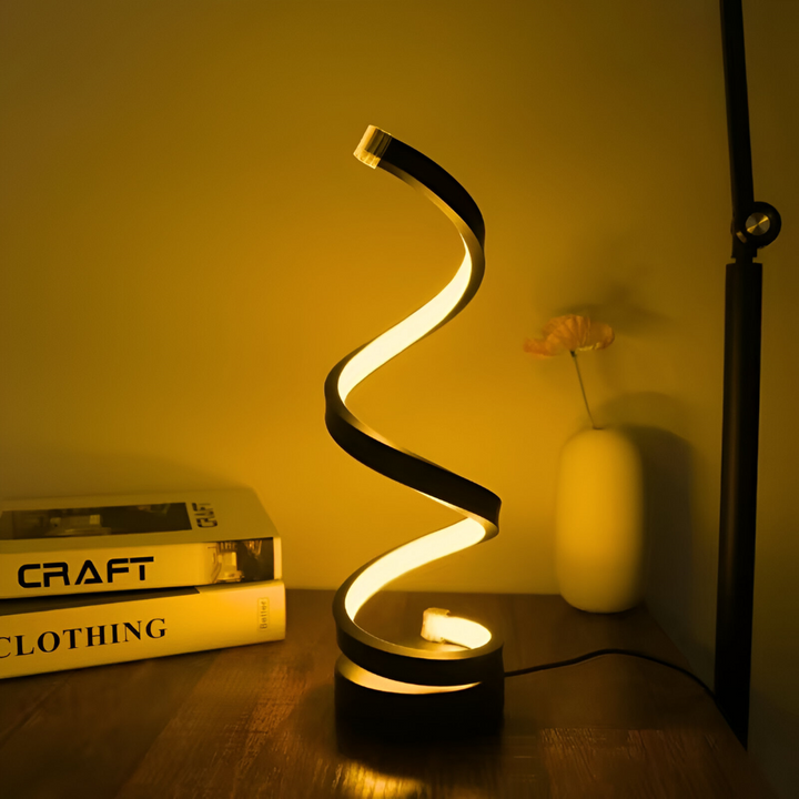 Modern spiral LED bordslampa, perfekt för hemmakontor och stilren inomhusbelysning.