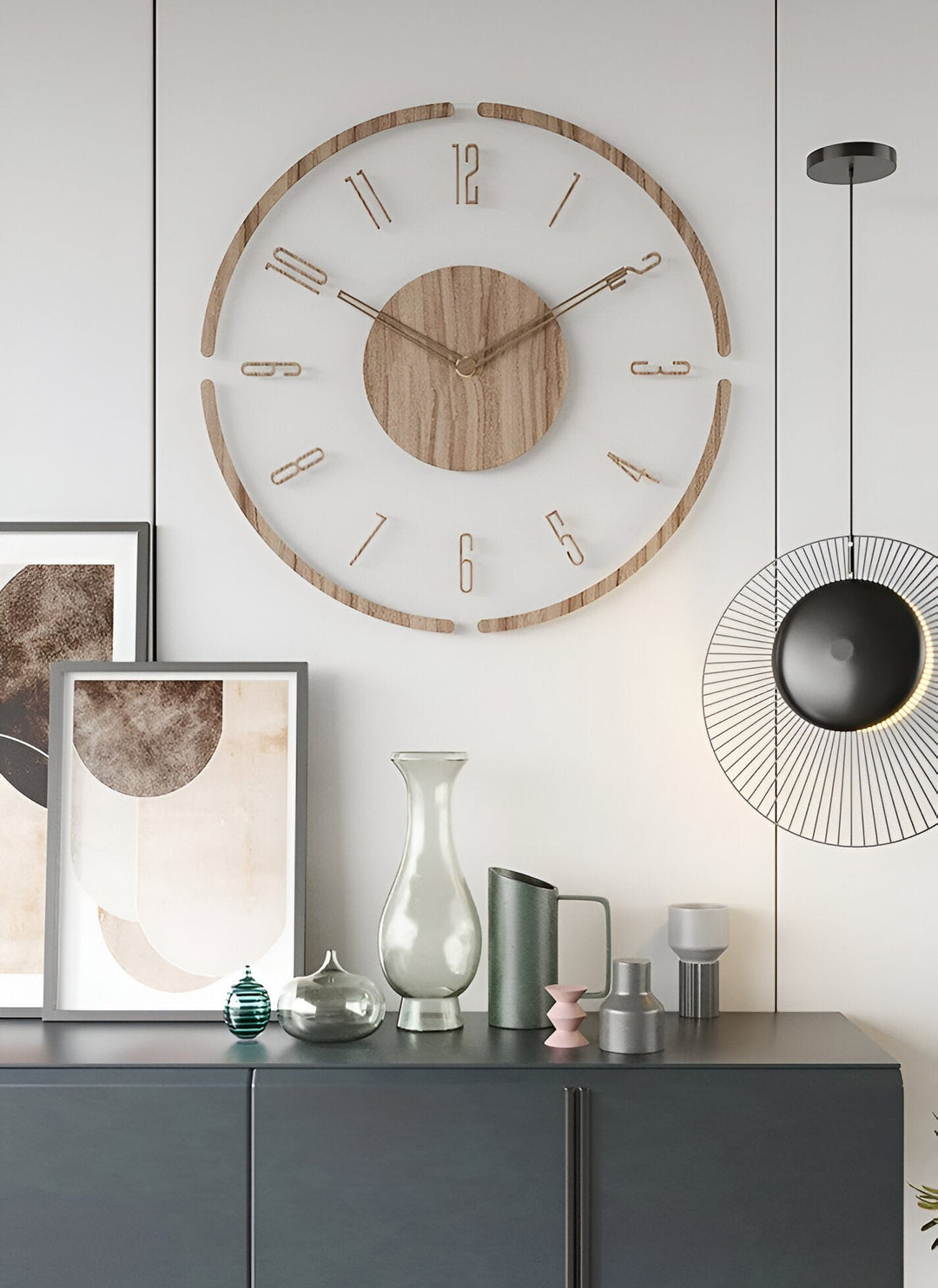 Designklocka: transparent akryl, trädetaljer. Tyst väggklocka, perfekt för kontorsinredning.