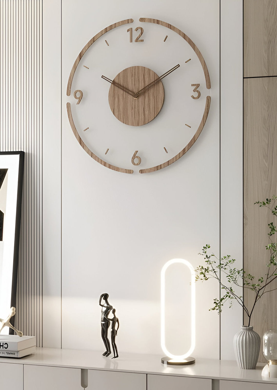 Transparent väggklocka i akryl & trä. Tyst urverk, modern design för alla rum.