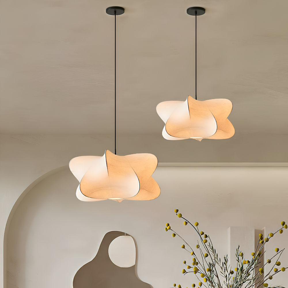 Konstnärlig Wabi Sabi taklampa. Unik pendellampa i modern japansk stil, en inredningsdetalj.