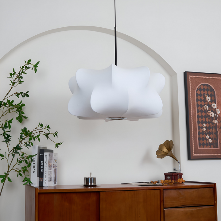 Taklampa Wabi Sabi, modern och organisk form. Perfekt LED-lampa för stilfull inredning i hemmet.