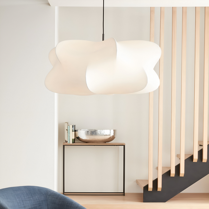 Stilfull Wabi Sabi designlampa. Perfekt som pendellampa i vardagsrummet eller över matbordet.