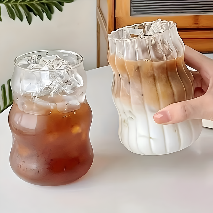 Set med 4 moderna glasmuggar, värmebeständiga för kaffe, te & juice. Stilrena dricksglas för servering.